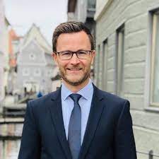 Nutzen sie den iban rechner (für deutsche bank) bei onlinestreet.de, um eine internationale kontonummer (iban) für ein konto beim kreditinstitut. Wechsel An Der Spitze Der Deutschen Bank Augsburg Augsburg B4b Schwaben