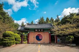 Minecraft tutorial oriental gate how to build oriental chinese japanese. Torii Shrine Japanese Gate Japanese Entrance Japanese Architecture Architecture Tree Wood Garden Sky Shinto Pikist