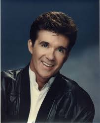 Robin thicke's blurred lines marked both the singer's rise and fall, as its initial popularity quickly devolved into widespread controversy over the song's sexist, misogynous lyrics. Alan Thicke Alan Thicke Robin Thicke Robin