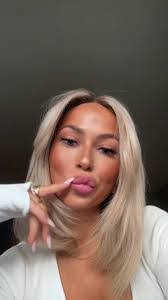 Melanie Norman's Instagram, Twitter & Facebook