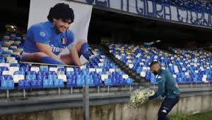 Via del maio di porto 9. Napoli Roma Nel Segno Di Maradona Dai Fiori Di Insigne Alle Maglie Argentine La Gazzetta Dello Sport