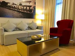 Banyak pilihan tempat penginapan untuk perjalanan anda. Pengalaman Budiey Menginap Di The Straits Hotel Suites Sensasi Selebriti