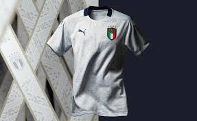 Maglia nazionale calcio italia puma nuova, ancora etichettata, taglia s, maniche corte, anni 90 vendo a 15 euro zona napoli fuorigrotta. Puma La Maglia Dell Italia Per Euro 2020 E Qui