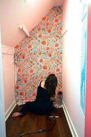 Warna dinding di kamar yang polos memang membuat orang tidak betah dan merasa jenuh. 10 Tips Menghias Kamar Dengan Barang Bekas