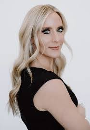 Jaqueline Smith's Instagram, Twitter & Facebook