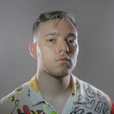 Stream Cris Miranda music