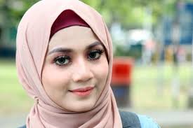 Bentuk muka ada banyak bentuk. 9 Rekomendasi Jilbab Yang Cocok Untuk Kamu Yang Berwajah Bulat