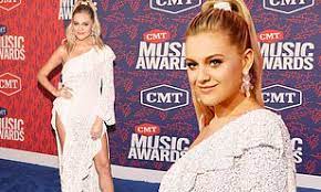Kelsea Ballerini Puts On Leggy Display In White Sequin Gown With Thigh Slits For Cmt Music Awards Daily Mail Online