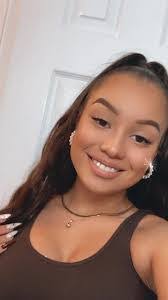 Daisy Deleon's Instagram, Twitter & Facebook