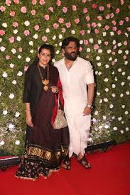 Raj thackeray always remains in controversies for his activities. Sunil Shetty At Raj Thackeray S Son Amit S Wediing In St Regis On 27th Jan 2019 Sunil Shetty Bollywood Photos