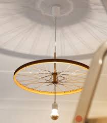 Suspension en papier armature bambou coloris blanc. Diy 16 Lampes Ultra Originales A Realiser Vous Meme Avec Un Mini Budget Seloger