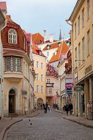 streets of the old town tallinn estonia by 風景 ホーム ホーム画面