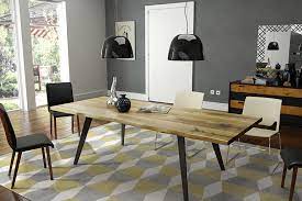 Mit einem passenden esszimmer teppich kann dort viel bewirkt werden. Teppich Unter Dem Esstisch Einrichtungstipps Von Comnata