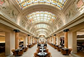 Met Haar Schitterende Decor En Spectaculaire Gerechten Is Belga Queen Een Van De Top Restaurants In Brussel Restaurant Dagje Uit Brussel
