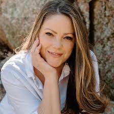 Amanda Adam's Instagram, Twitter & Facebook