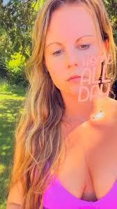 Sara Tackett's Instagram, Twitter & Facebook