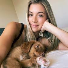 Erin Pope's Instagram, Twitter & Facebook