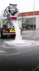 مهندس عبدالغني الجند En Twitter تباع في الرياض اسمنت يشرب ماء المطر تصب به الارضيات حوش رصيف شارع و لا تبقى قطرة ماء بعد المطر ياترى اين يذهب الماء