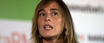 Il destino delle azioni unicredit è strettamente legato all'andamento dell'economia italiana. Anche La Boschi Aveva Le Azioni Di Banca Etruria Adesso Valgono Zero Secolo D Italia