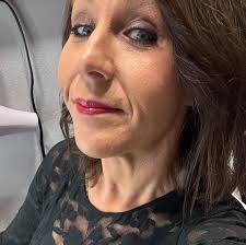 Who is a good groomer in Greenbrier for a golden doodle?