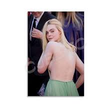 Amazon.com: MOJDI Póster de arte sexy de la actriz Elle Fanning (1) Lienzo  de pintura de pared para dormitorio, sala de estar, decoración de 16 x 24  pulgadas (15.7 x 23.6 in)