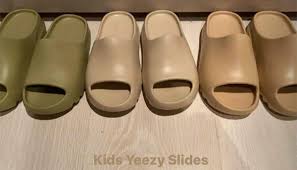 The back of ye's feet were hangin' off the slide. Snoop Dogg Mocks Kanye S New Yeezy Slides Dailypopstar