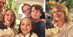 Il matrimonio tra il due arriverò vita breve e francesco è costretto al destino tipico dei figli di separati, cioè dividersi e stare un po' di tempo con la madre e un. Monica Leofreddi Compleanno A Tutto Amore In Famiglia Dopo Le Rivelazioni In Tv Su Antonello Venditti Gossip