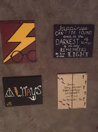 Diy Harry Potter Canvases Super Easy To Make And Pretty Inexpensive Lienzo De Harry Potter Bricolaje De Bastidor Clase De Harry Potter