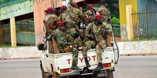 9° 30′ n, 13° 43′ o géographie plus grande ville conakry superficie totale 245 857 km 2 (classé 77 e) superficie en eau 0,06 % fuseau horaire utc +0 histoire indépendance de la france date 2 octobre 1958 démographie gentilé guinéen population totale (2021 ) 12 877 894 hab. Zaxyxpd2eilalm