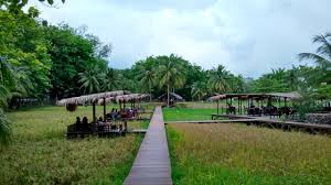 The restaurant starts getting crowded during dinner hour, so. Yum Some Of The Best Restaurants In Langkawi Hippie In Heels