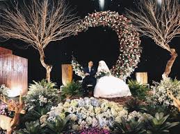 Bila kamu ingin menerapkan tema berwarna biru, silahkan klik warna biru. 10 Ide Dekorasi Celestial Wedding Sensasi Gelaran Resepsi Di Langit Malam Terbuka Keren