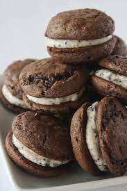 Cookies And Cream Chocolate Whoopie Pies Practically Homemade Recipe Cookies N Cream Cookies Whoopie Pies Cake Mix Recipes