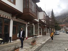 Elmalı ilçesi, güney anadolu'yu kapsayan toros dağlarının batı akdeniz bölgesinde uzanan kıvrımları arasına sıkışmış çanak şeklindeki bir plato üzerinde kutulmuştur. Elmali Belediyesi Sosyal Tesisleri Antalya Restaurant Bewertungen Telefonnummer Fotos Tripadvisor