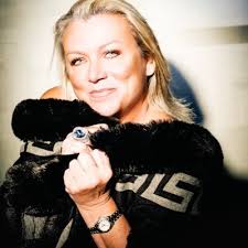 debbie burton (@debbieburton19)