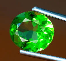 The Gemstone Ruled By Mercury One Of The Most Precious Sub Stone Of Emerald This Stone Belongs To Mercury Is Worn To Get Healing Therapy Gemstones Healing