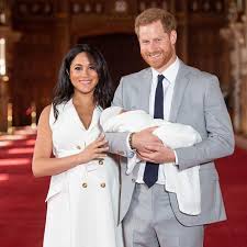 O casal oficializou a decisão em um. Gps Lifetime Welcome Principe Harry E Meghan Markle Apresentam O Baby Sussex