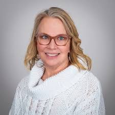 Pilar Bell's Instagram, Twitter & Facebook