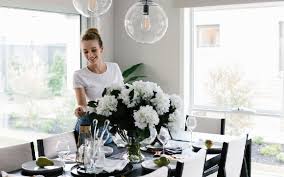 Just take these tips from these general mangers at union square hospitality group—they basically throw a party every night. How To Throw The Ultimate Dinner Party