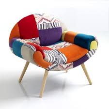 É principalmente una poltrona per salone anche se abbina perfettamente nelle camere da letto e in qualsiasi ingresso. Poltroncina Particolare Patchwork Colorata Con Braccioli Poltrona Patchwork Poltrone Camera Da Letto Gialla