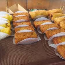 Made from flour dan natural color from pandanus, and filled with coconut and palm sugar. Toko Roti Tegal Matraman 11 Tips