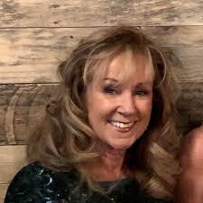 Ellen Manuel's Instagram, Twitter & Facebook