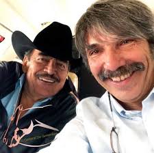 Chayanne no solo es un ícono de la música latina, sino que también ha  incursionado en la actuación. En 1994 protagonizó la telenovela Volver a  empezar junto a Yuri, interpretando a un