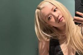 Blackpink's Rose Cooks Kimchi Fried Rice but With a Twist