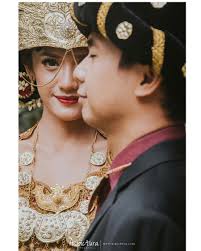 Bukan cuma punya bandara terbesar di jawa barat, majalengka punya destinasi wisata alam yang seru dan unik untuk dikunjungi. Foto Prewed Raditya Dika Anissa Pakai Baju Adat Palembang Kapanlagi Com