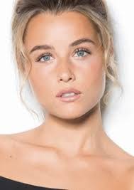 Kelly Bailey's Instagram, Twitter & Facebook