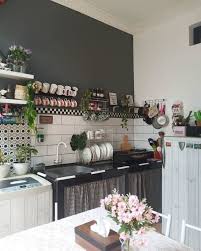 Kabinet dapur menggunakan pintu tanpa pegangan. Bingung Menata Dapur Tanpa Kitchen Set Ini Dia 10 Inspirasinya Untuk Anda