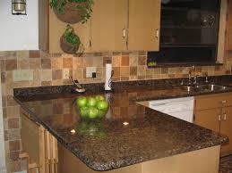 We have hundreds of backsplash ideas for granite countertops for anyone to consider. Blat Bucatarie Granit Baltic Brown Granitul Este De Departe Optiunea Ideala Pentru Blaturi Brown Granite Countertops Wood Laminate Kitchen Granite Countertops