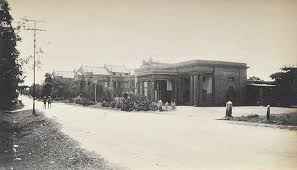Electric Tram At Flora Fountain Bombay ...