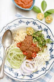 Resepi laksa johor enak dengan rasa berempahbahan kuah:3 keping ikan tenggiri rebus ambil isi tumbuk/kisar, ketepikan air rebusan untuk kuah2 resepi laksa siam originallaksa siam original resepi dari sahabat saya kak rozmaliza omar. Resepi Laksa Johor Yang Paling Sedap Masam Manis Laksa Tahu