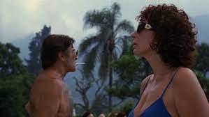 Tomás kóblic is a former navy captain who, during the last argentine dictatorship, was a participant in the flights of death. he will abandon his career to hide in colonia helena, where the only law is a corrupt commissioner. La Cienaga 2001